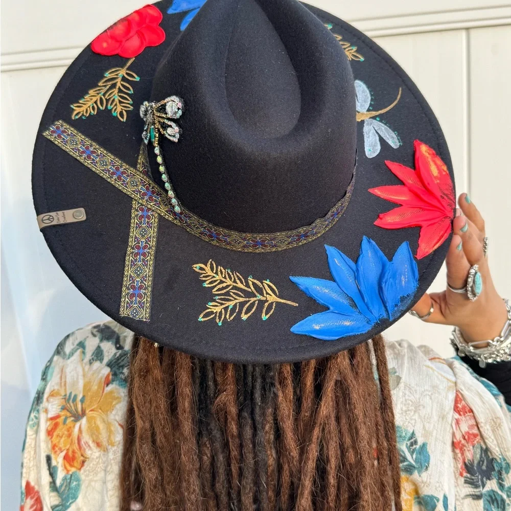 Hand painted hat - Picture 3 of 7